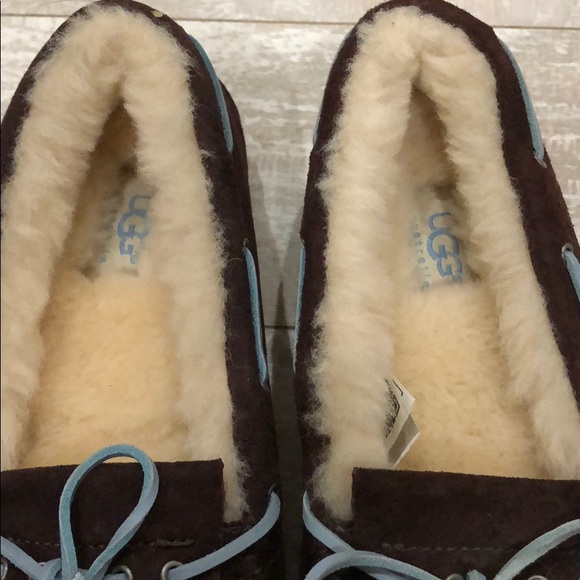 BRAND NEW UGG Moccasins size 5 - Picture 2 of 3